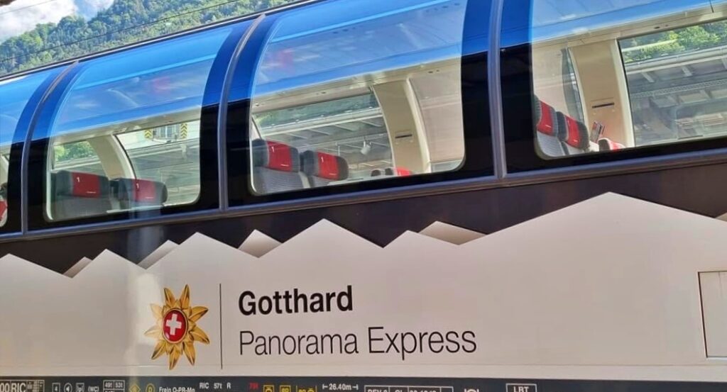 Tàu Gotthard Panorama Express