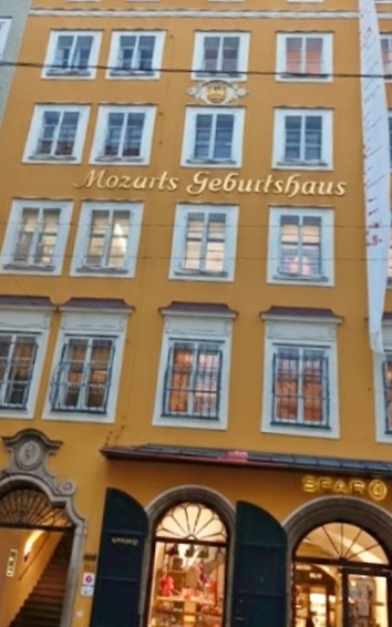 Mozart Geburtshaus tại số 9 Getreidegasse – ngôi nhà nơi thiên tài âm nhạc Mozart ra đời ở Salzburg