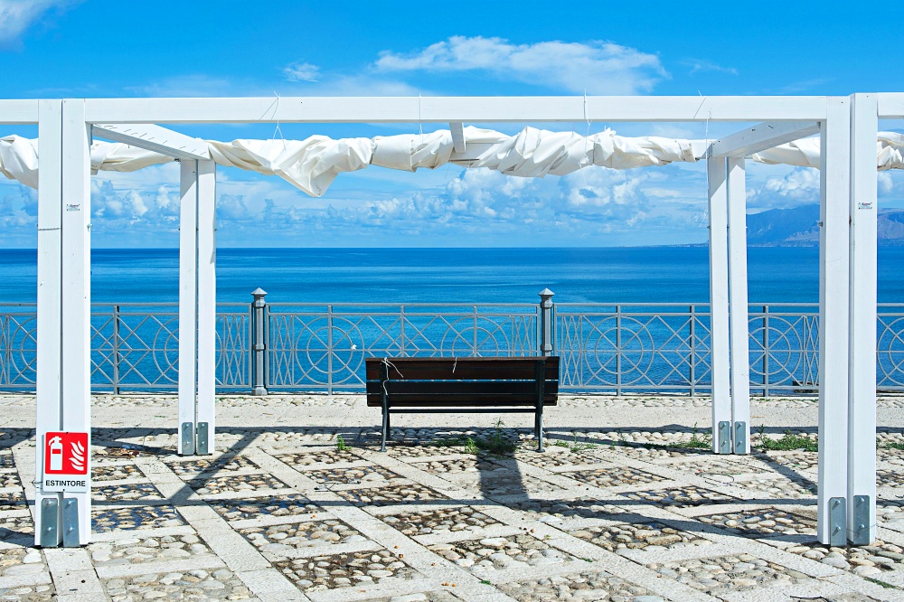 Biển xanh Địa Trung Hải quanh Valletta Malta – khung cảnh du lịch Malta tuyệt đẹ