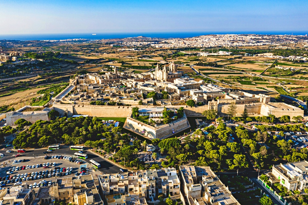 Thị trấn cổ Mdina Malta với kiến trúc trung cổ, phố hẹp lát đá và tường vôi vàng – khám phá lịch sử khi du lịch Malta