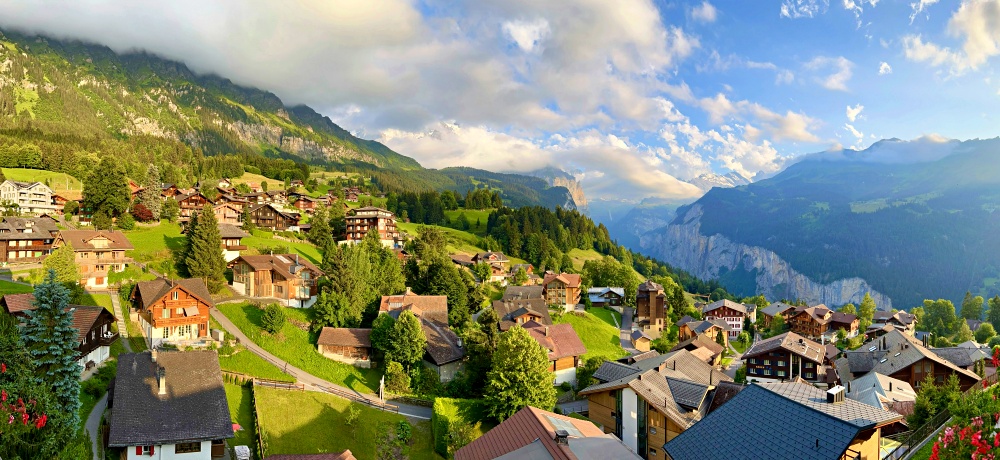 Cảnh làng trên tàu ngắm cảnh Thuỵ Sĩ