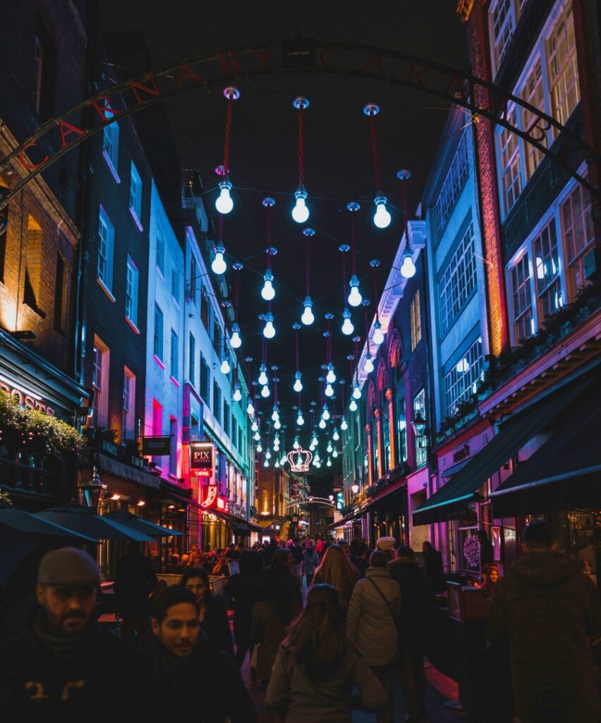 Khám phá London – đèn trang trí trên Carnaby Street