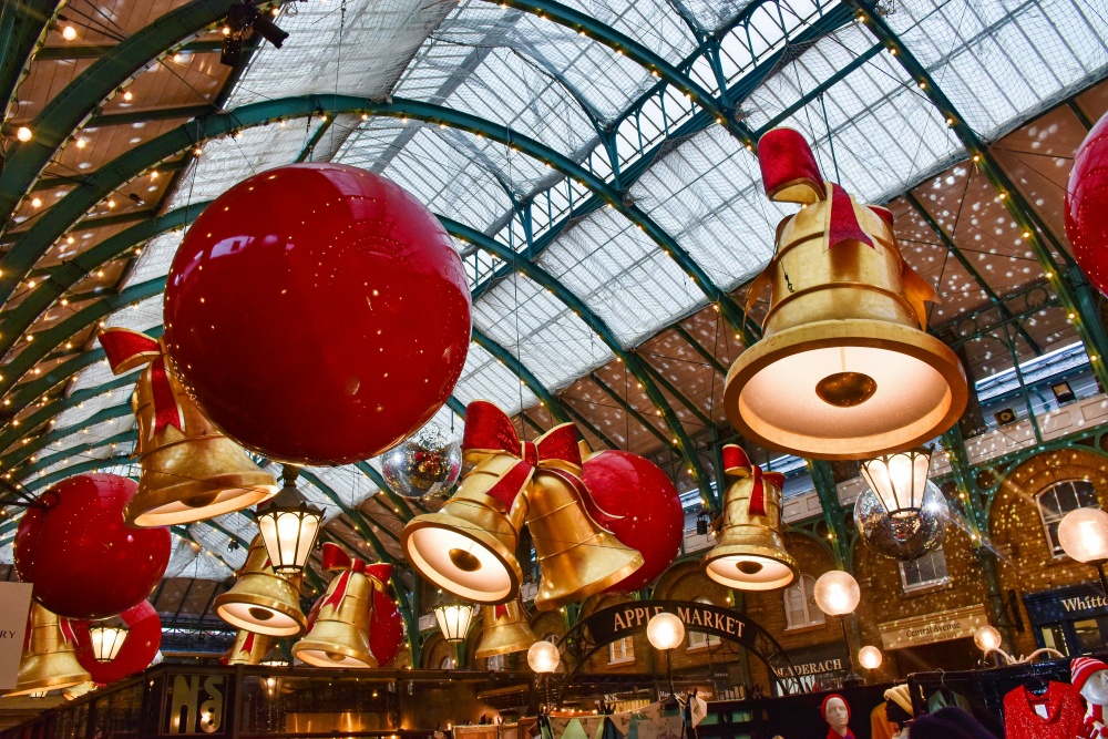 Covent Garden với trang trí cổ điển dịp Giáng sinh ở London