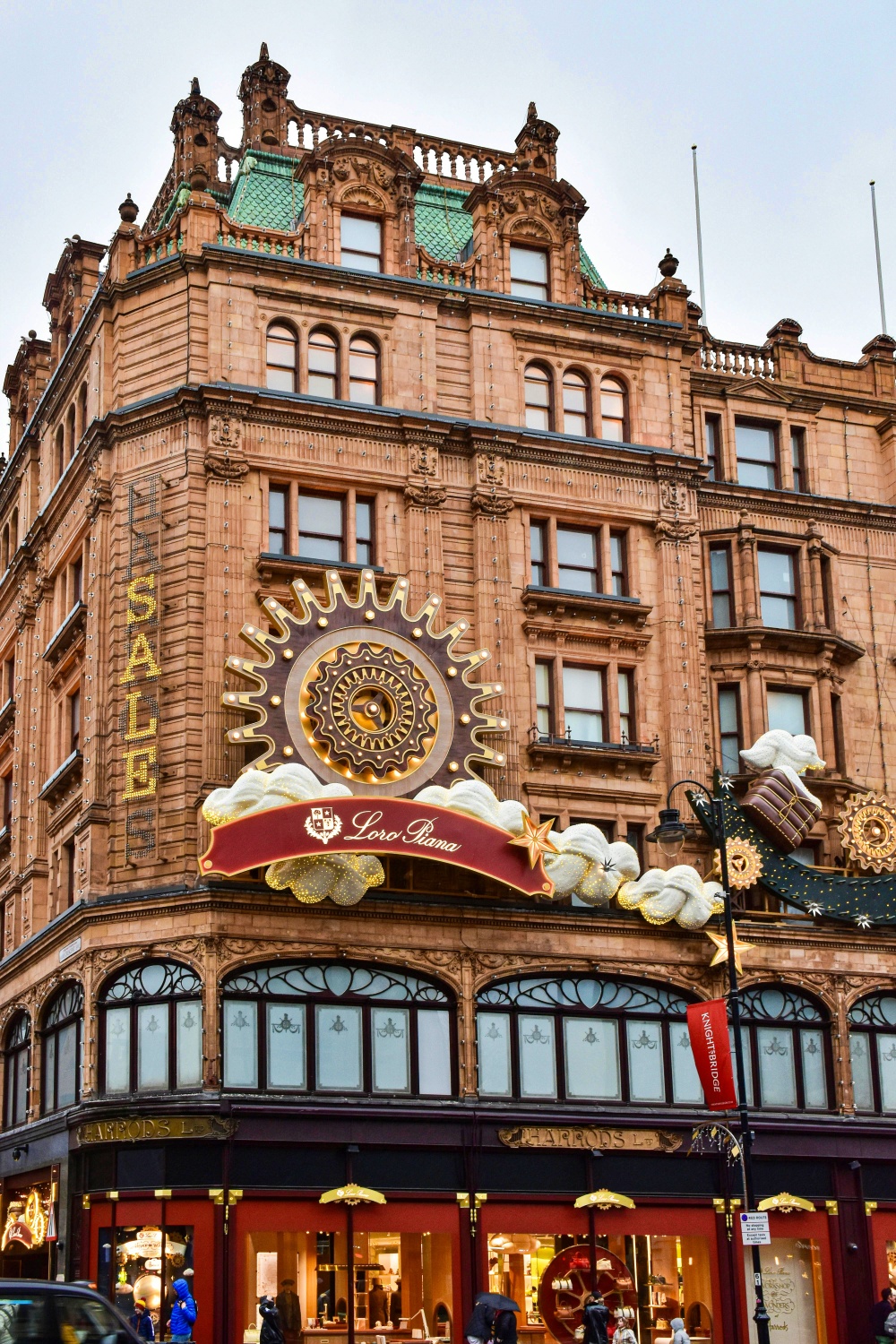 Harrods Knightsbridge trong London mùa Giáng Sinh, trung tâm mua sắm biểu tượng
