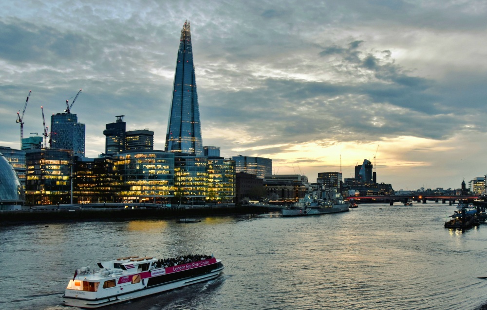 Đi thuyền trên sông Thames - khám phá London