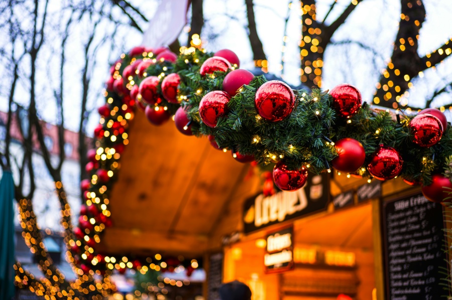 Chợ Giáng sinh Leicester Square rực rỡ trong Giáng sinh ở London