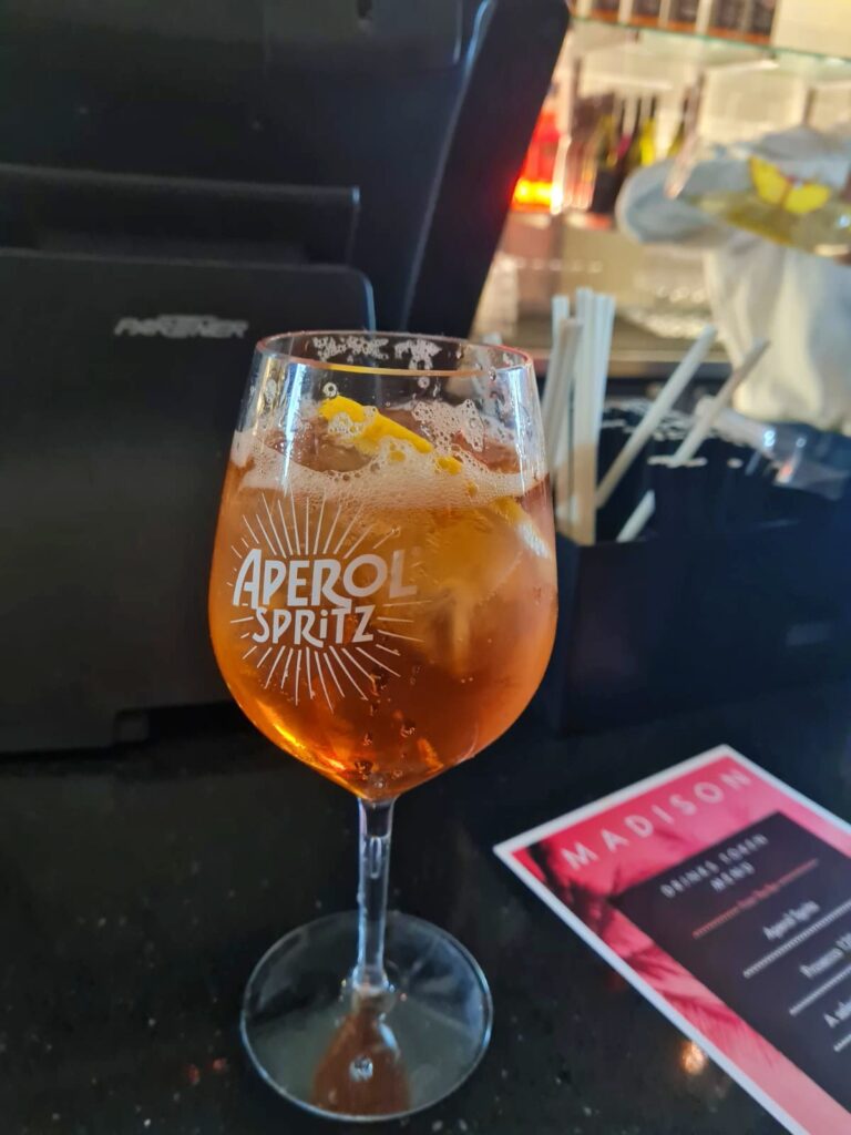 Rooftop bar Madison London đối diện St Paul’s Cathedral, không gian sang trọng giữa City