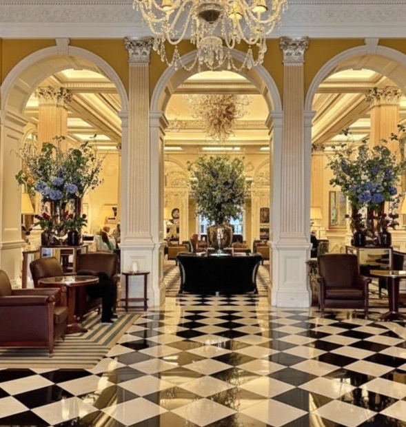 Afternoon tea tại Claridge’s London với không gian Art Deco tinh tế và sang trọng