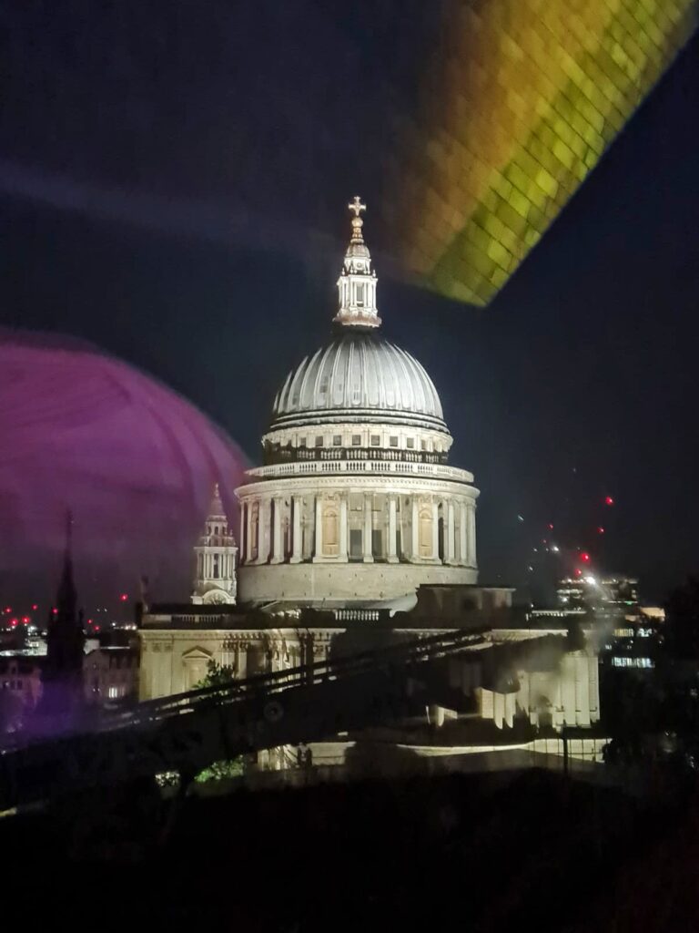 Ngắm St Paul’s Cathedral từ Madison Rooftop – rooftop bar kinh điển của London