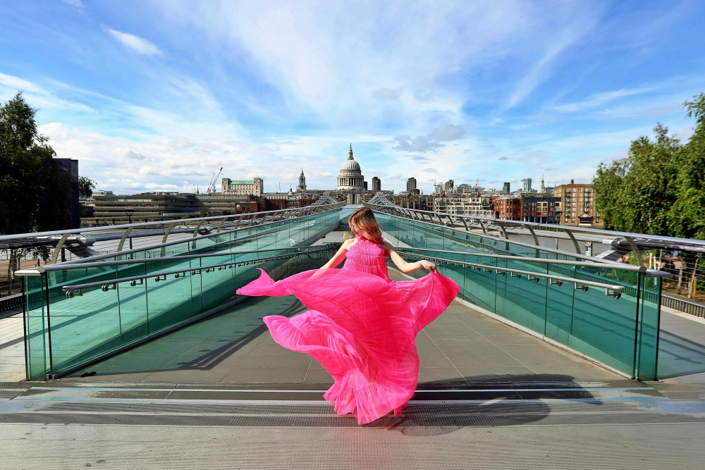 du khách tại Millennium Bridge - London