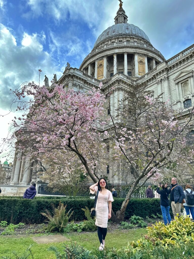 Điểm du lịch London St Paul’s Cathedral giữa mùa xuân