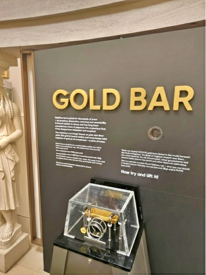 Gold Bar at Bank of England museum - London